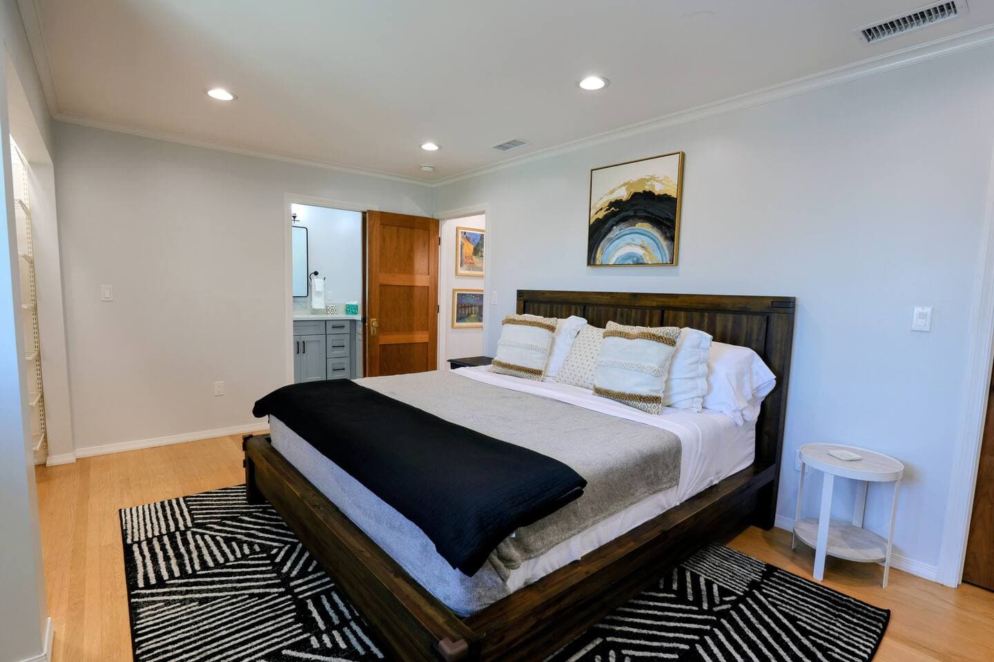 4br Hilltop Designer Home | LA Skyline + Game room — photo 4