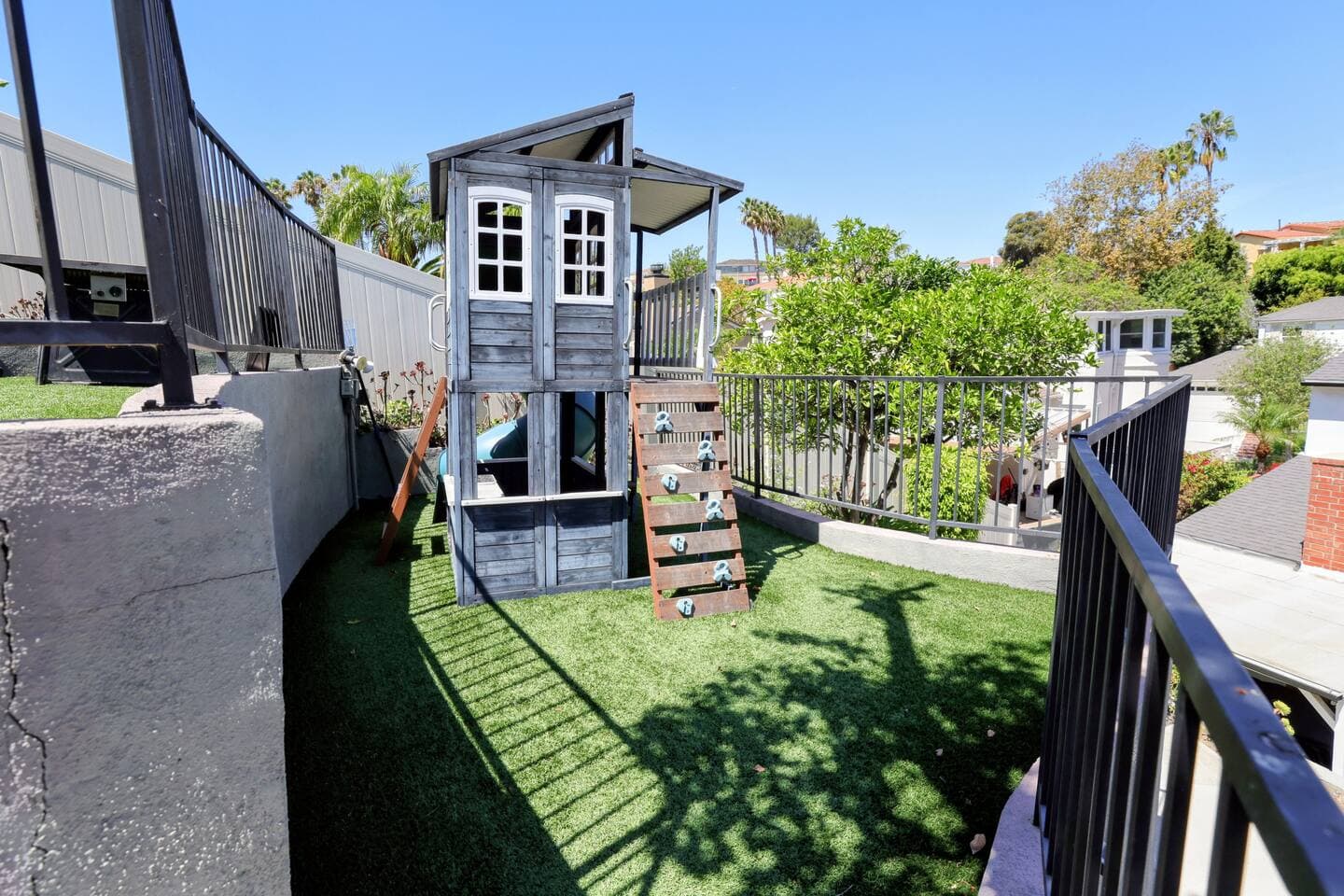 4br Hilltop Designer Home | LA Skyline + Game room — photo 5